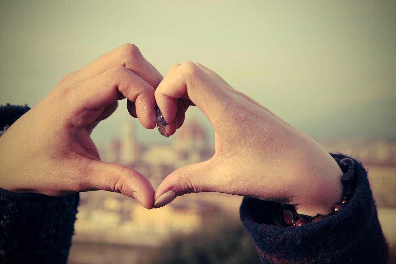 discover the ultimate guide to planning your dream honeymoon. explore romantic destinations, luxurious accommodations, and unforgettable experiences that will create lasting memories as you celebrate your love.